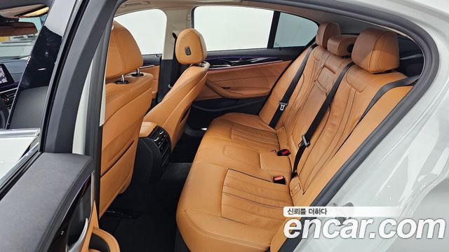 BMW 5-Series 2020 — photo 18