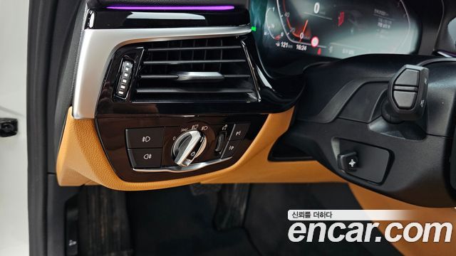 BMW 5-Series 2020 — photo 22