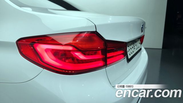 BMW 5-Series 2020 — photo 9