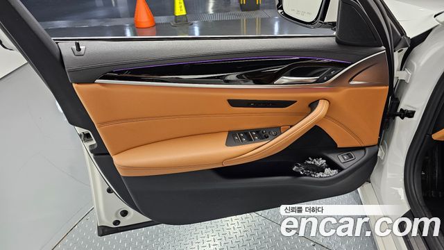 BMW 5-Series 2020 — photo 14
