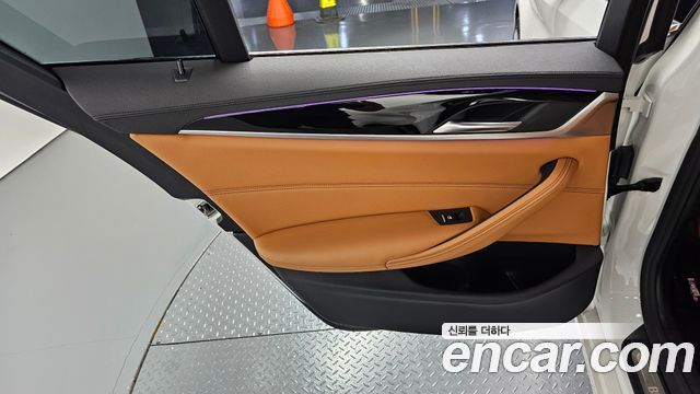 BMW 5-Series 2020 — photo 15