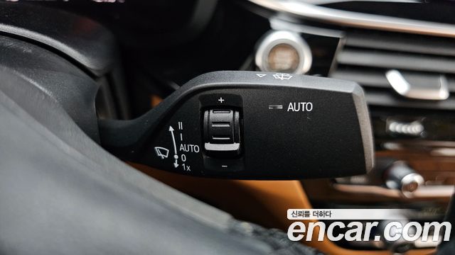 BMW 5-Series 2020 — photo 28