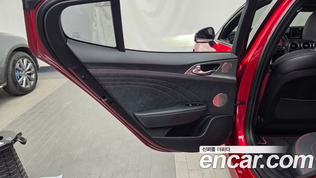 Kia Stinger 2023 — photo 15