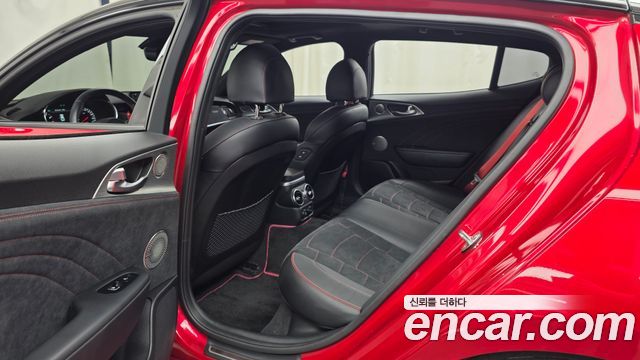 Kia Stinger 2023 — photo 16