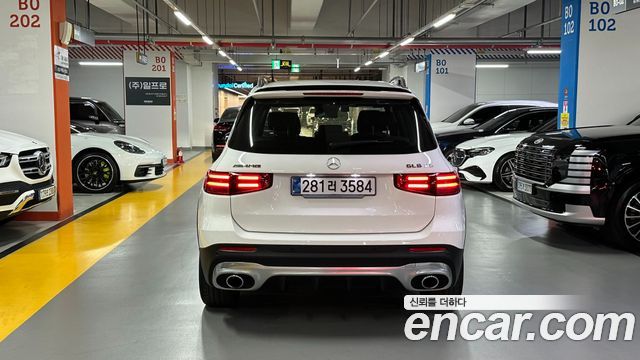 Mercedes-Benz GLB-Class 2025 — photo 3