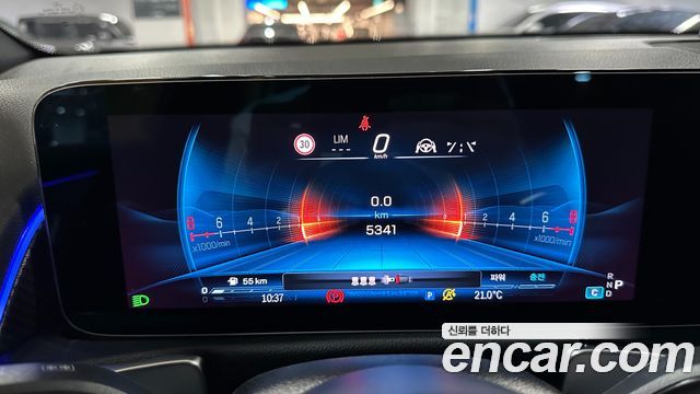 Mercedes-Benz GLB-Class 2025 — photo 6