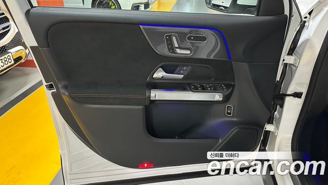 Mercedes-Benz GLB-Class 2025 — photo 10