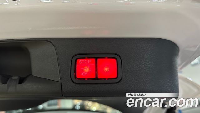 Mercedes-Benz GLB-Class 2025 — photo 15