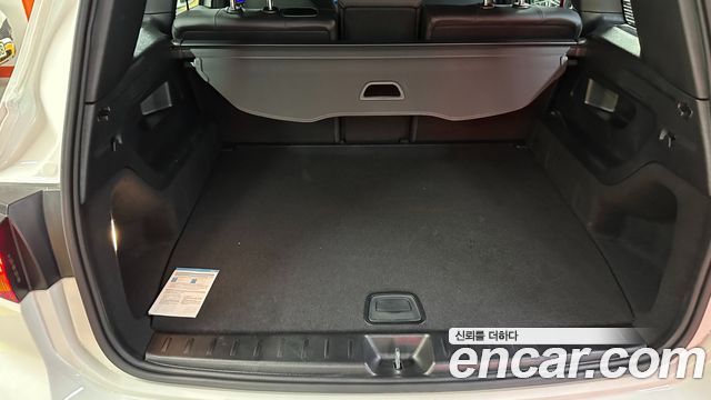 Mercedes-Benz GLB-Class 2025 — photo 16
