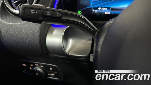 Mercedes-Benz GLB-Class 2025 — photo 19