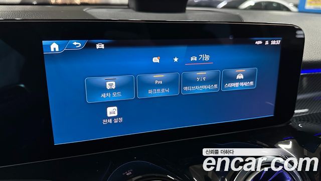 Mercedes-Benz GLB-Class 2025 — photo 20