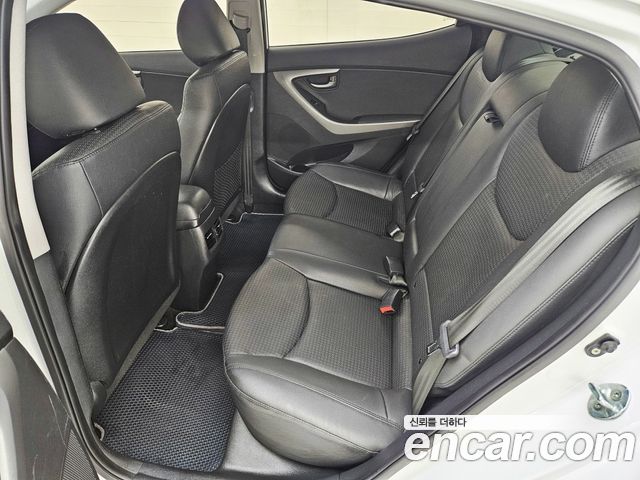 Hyundai AVANTE 2015 — photo 11