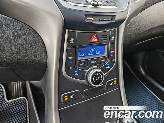 Hyundai AVANTE 2015 — photo 14