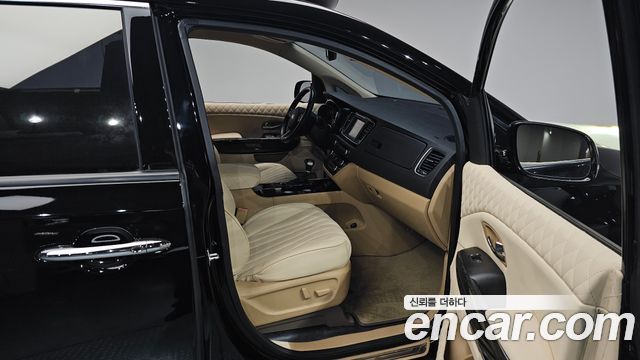 Kia Canival 2020 — photo 16