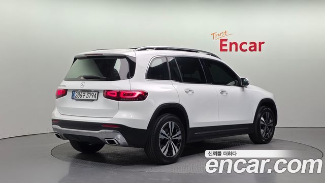 Mercedes-Benz GLB-Class 2022 — photo 2