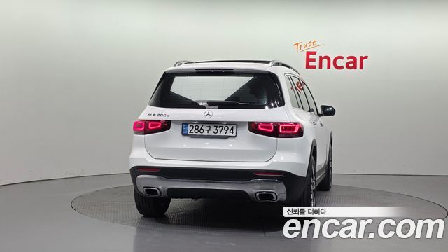 Mercedes-Benz GLB-Class 2022 — photo 4