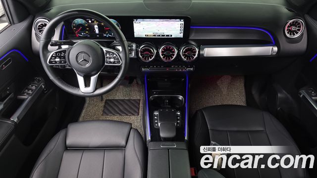 Mercedes-Benz GLB-Class 2022 — photo 10