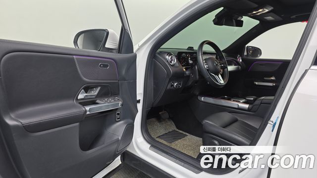 Mercedes-Benz GLB-Class 2022 — photo 13