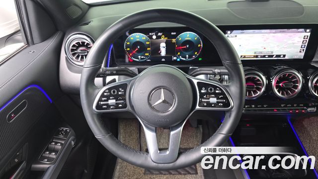 Mercedes-Benz GLB-Class 2022 — photo 19