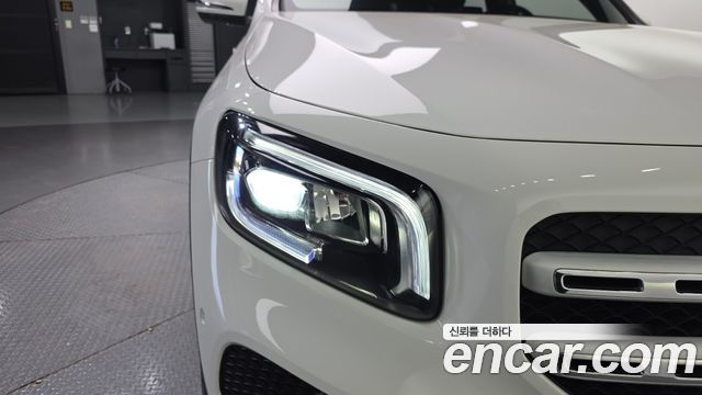 Mercedes-Benz GLB-Class 2022 — photo 8
