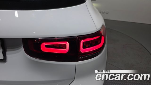 Mercedes-Benz GLB-Class 2022 — photo 9