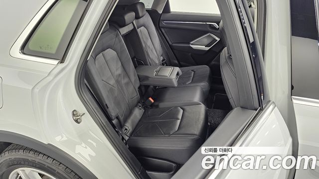 Audi Q3 2020 — photo 17