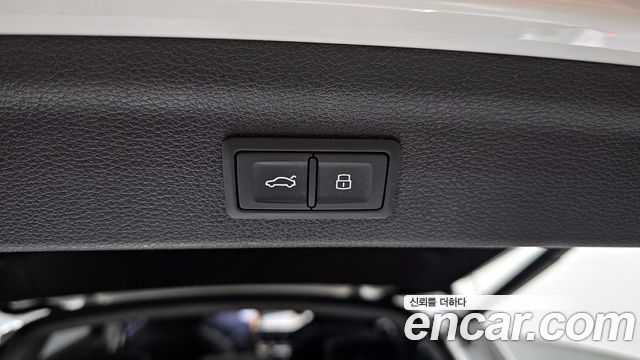 Audi Q3 2020 — photo 26