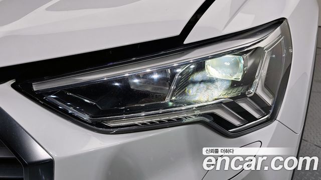 Audi Q3 2020 — photo 8