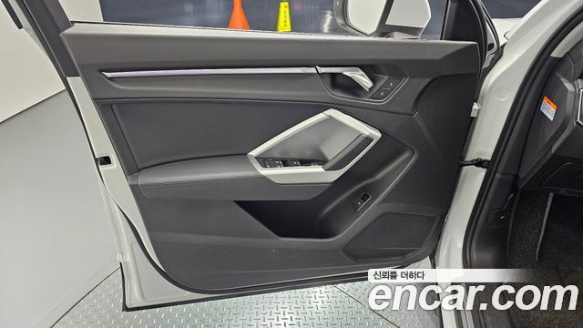 Audi Q3 2020 — photo 14
