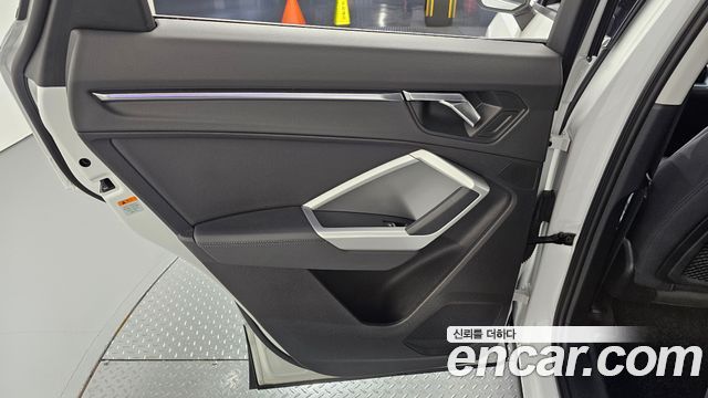 Audi Q3 2020 — photo 15