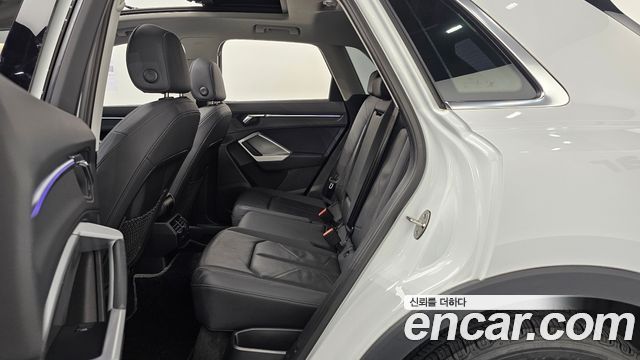 Audi Q3 2020 — photo 16