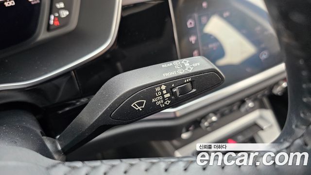 Audi Q3 2020 — photo 28