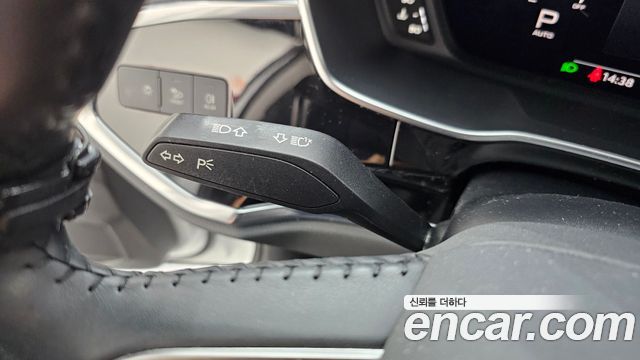 Audi Q3 2020 — photo 30