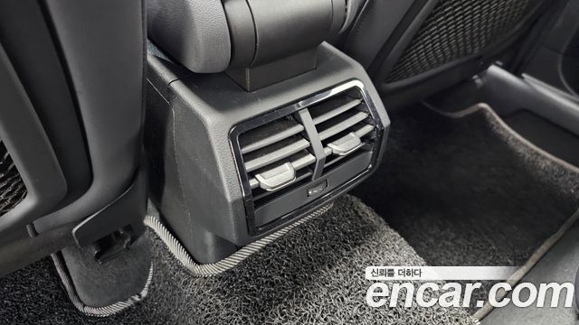 Audi Q3 2020 — photo 32