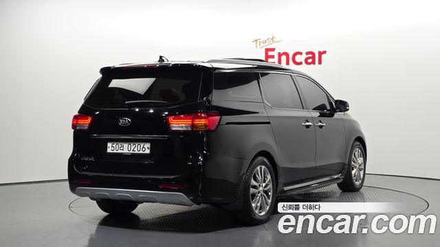 Kia Canival 2017 — photo 2