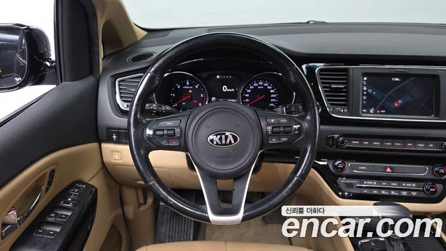 Kia Canival 2017 — photo 19