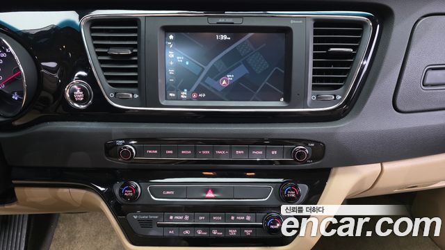 Kia Canival 2017 — photo 20
