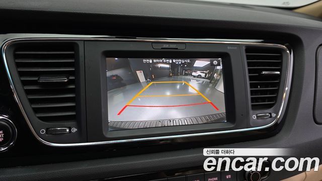 Kia Canival 2017 — photo 21
