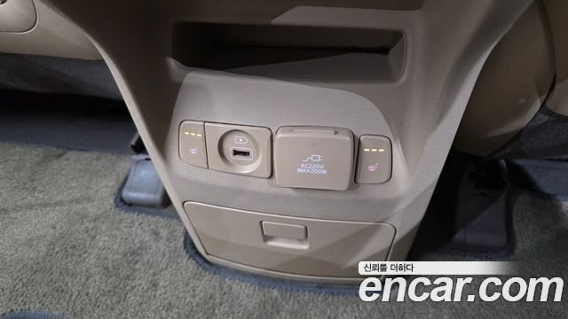 Kia Canival 2017 — photo 25