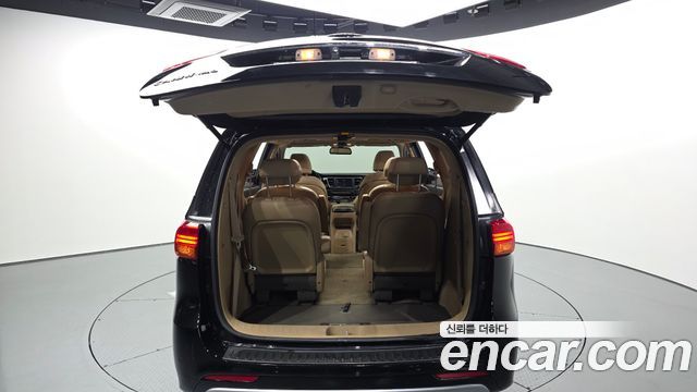 Kia Canival 2017 — photo 26