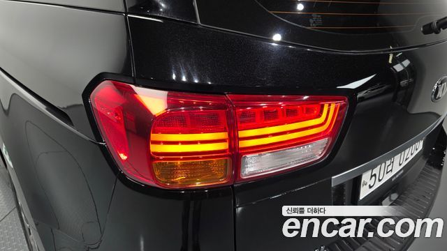 Kia Canival 2017 — photo 9
