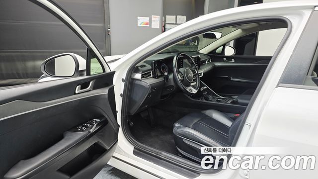 Kia K5 2022 — photo 13