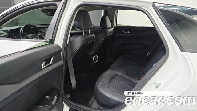 Kia K5 2022 — photo 17
