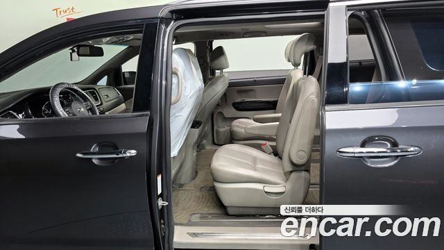 Kia Canival 2018 — photo 17
