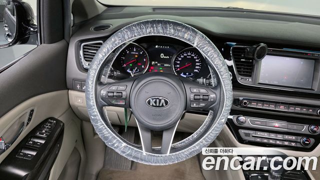 Kia Canival 2018 — photo 19