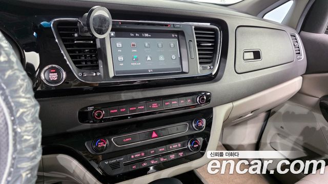 Kia Canival 2018 — photo 20