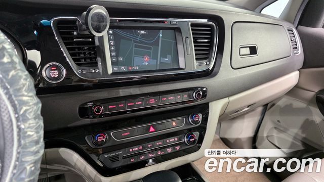 Kia Canival 2018 — photo 21