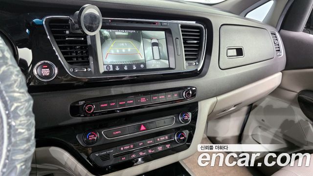 Kia Canival 2018 — photo 22