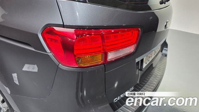 Kia Canival 2018 — photo 9