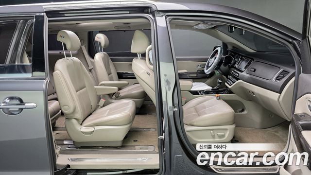 Kia Canival 2018 — photo 16